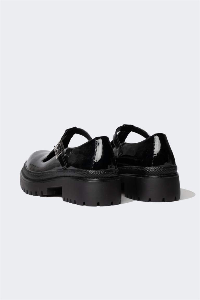 Woman Faux Leather Flat Sole Classic Shoes
