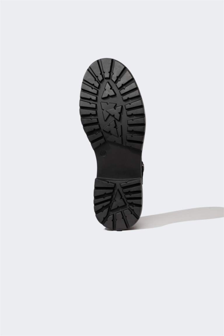 Woman Faux Leather Flat Sole Classic Shoes