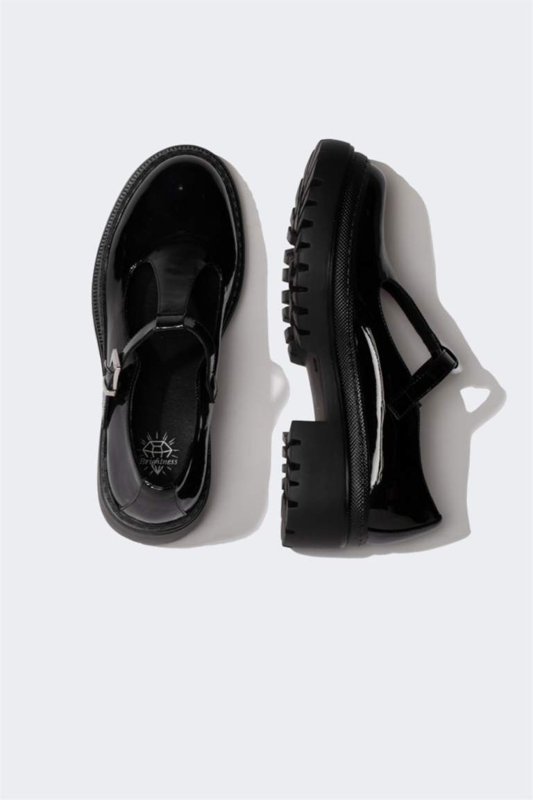 Woman Faux Leather Flat Sole Classic Shoes