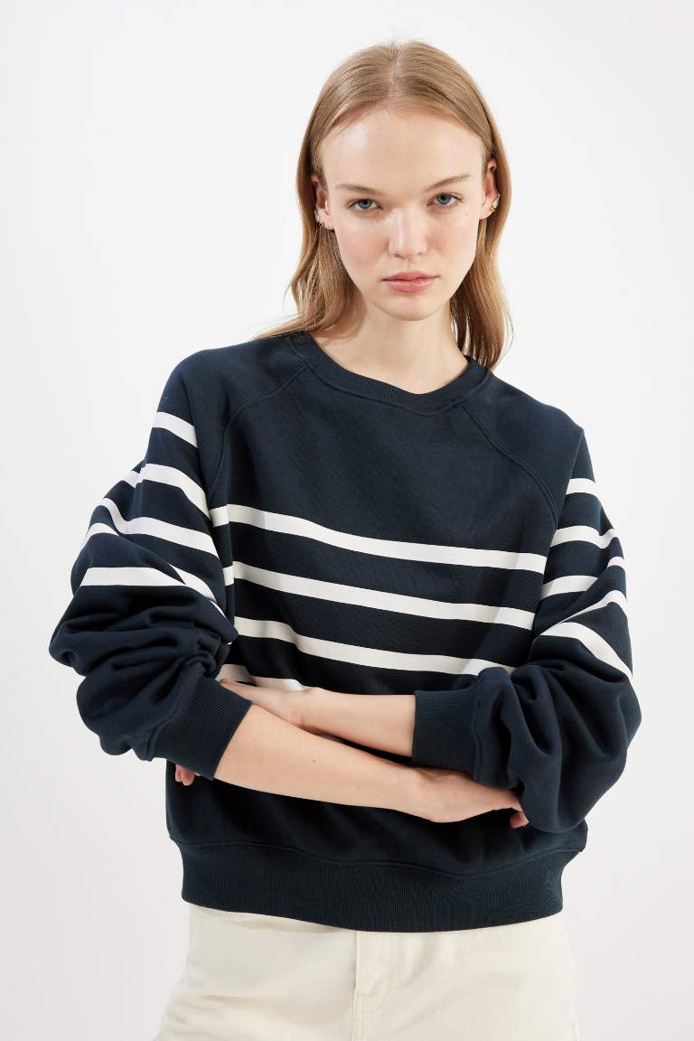 Oversize Fit Striped Thick Fabric Sweatshirt