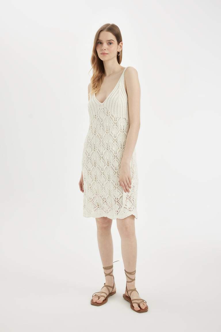 Robe Midi Blanche à Bretelles en Crochet à Col en V