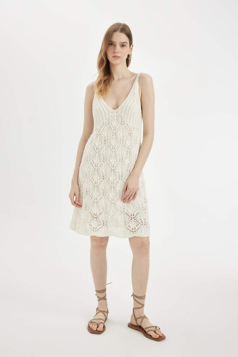 Robe Midi Blanche à Bretelles en Crochet à Col en V