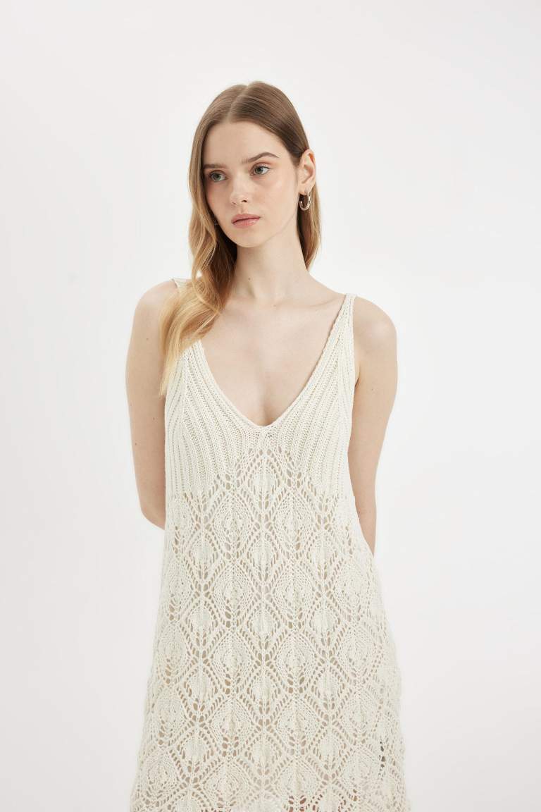 Robe Midi Blanche à Bretelles en Crochet à Col en V