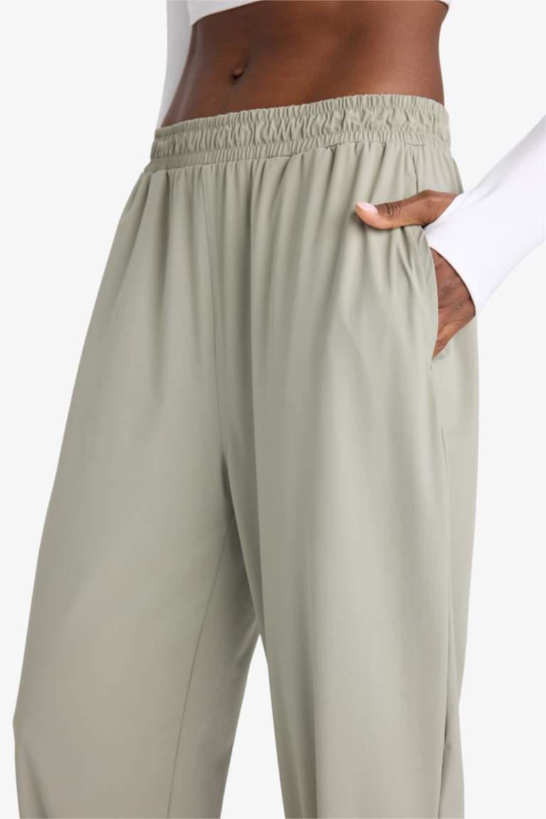 بنطلون بجامة رياضي قصة عادية ورجل مطاطي من DeFactoFit