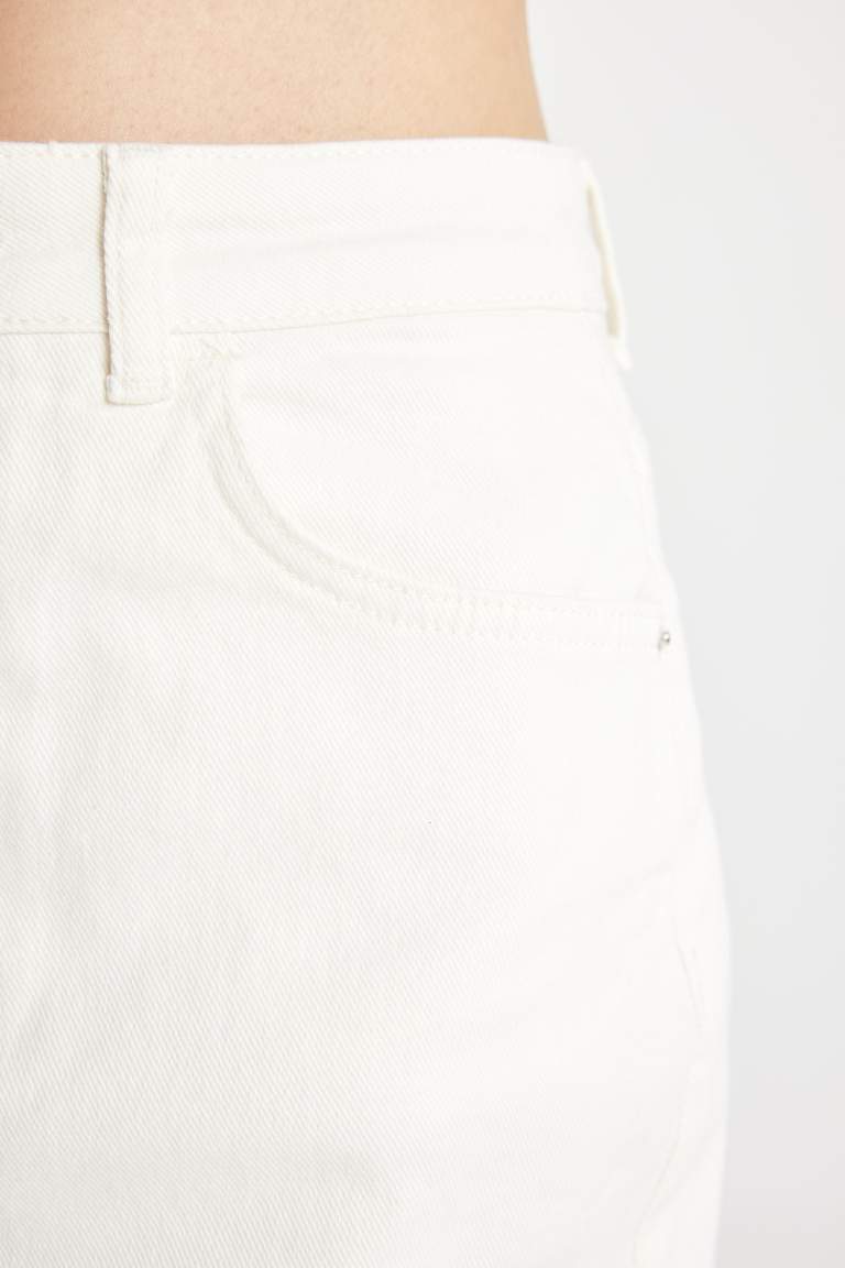 High Waist White Gabardine Capri