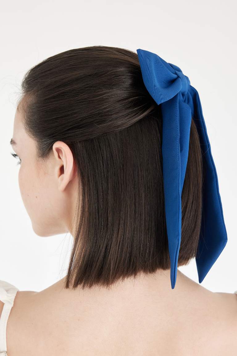 Barrette avec nœud bleu pour fille