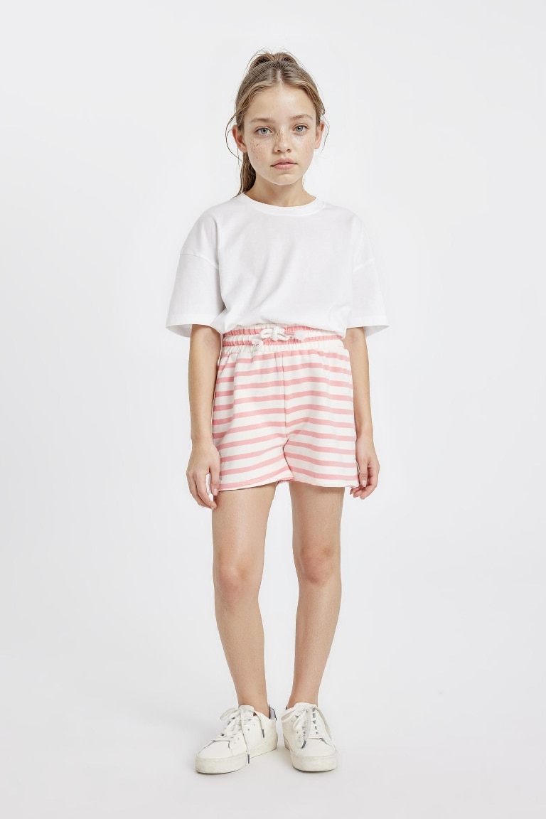 شورت بناتي مخطط قماش رقيق