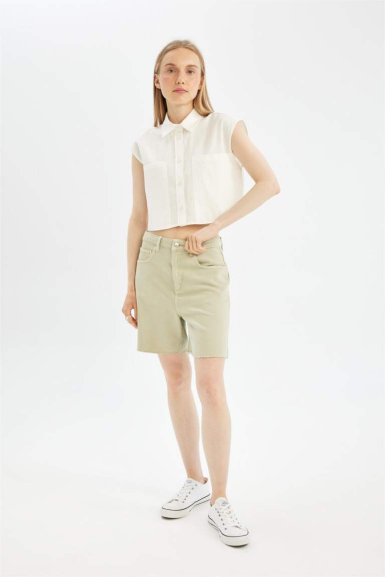 Regular Fit Gabardine Normal Waist Short Leg Shorts