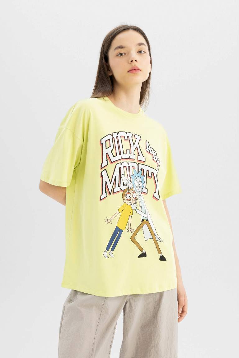 Green WOMAN Rick and Morty Oversize Fit Crew Neck T-Shirt 3131114 | DeFacto