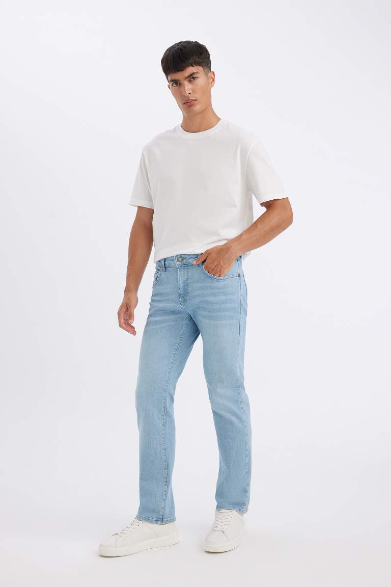 Sergio Regular Fit Normal Mold Normal Waist Pipe Leg Jeans