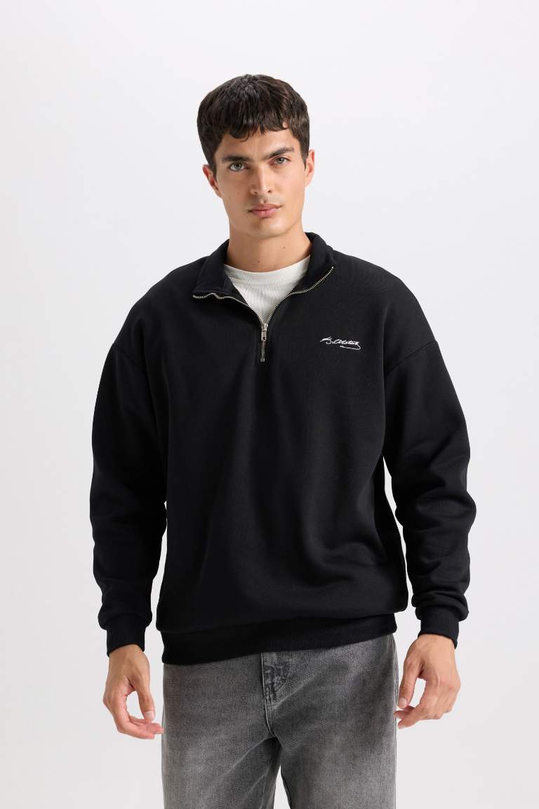 Boxy Fit Dik Yaka Yarım Fermuarlı Baskılı Sweatshirt