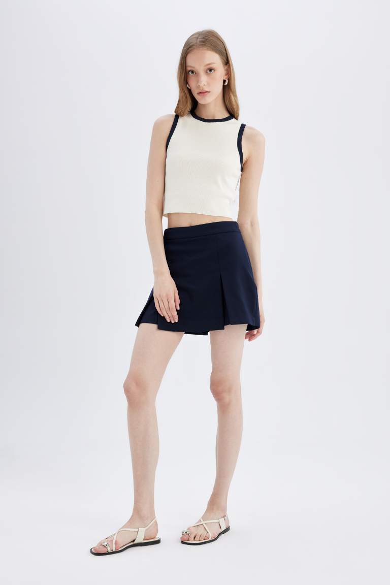 Fitted Halter Collar Crop Top