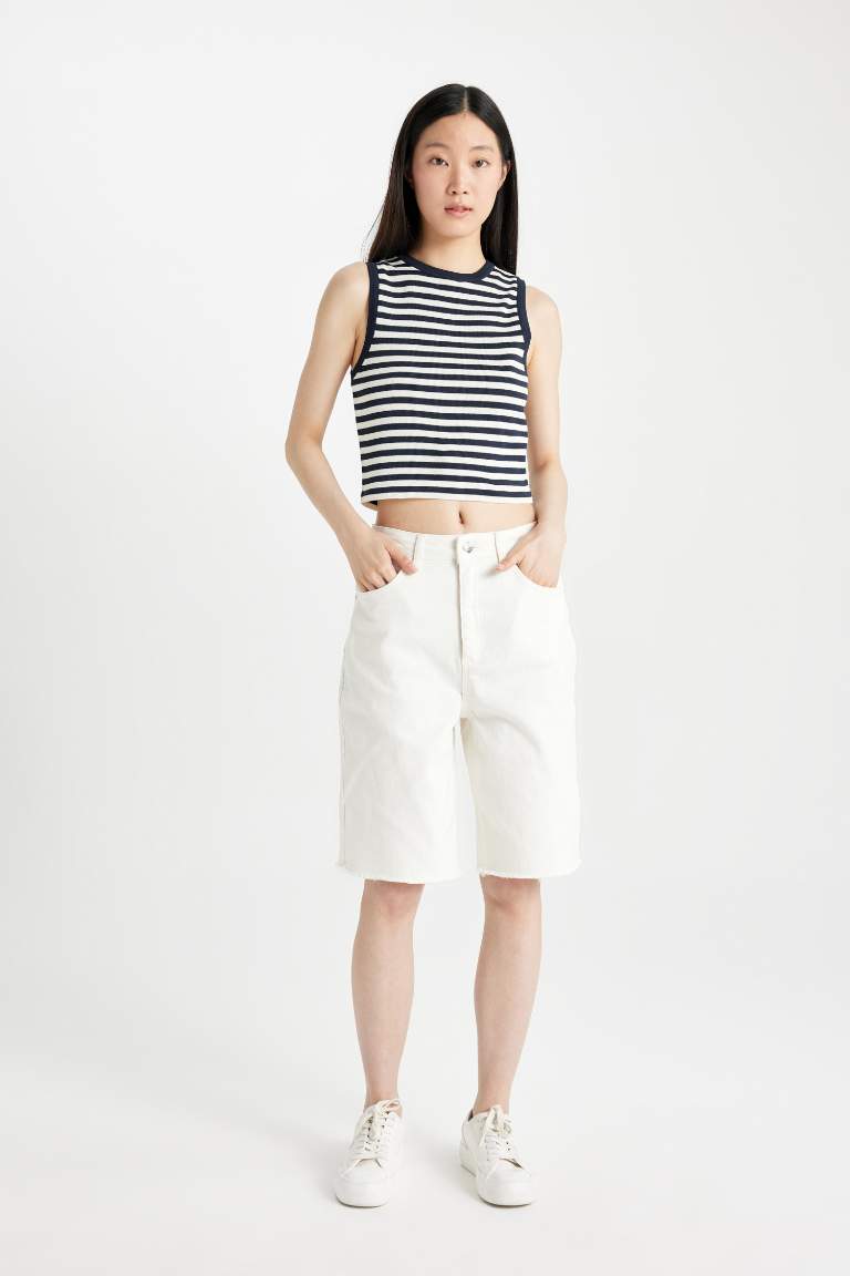 Fitted Halter Collar Crop Top