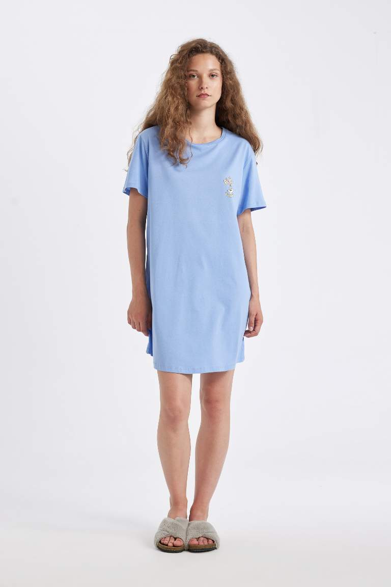 Fall in Love Looney Tunes Regular Fit Nightgown