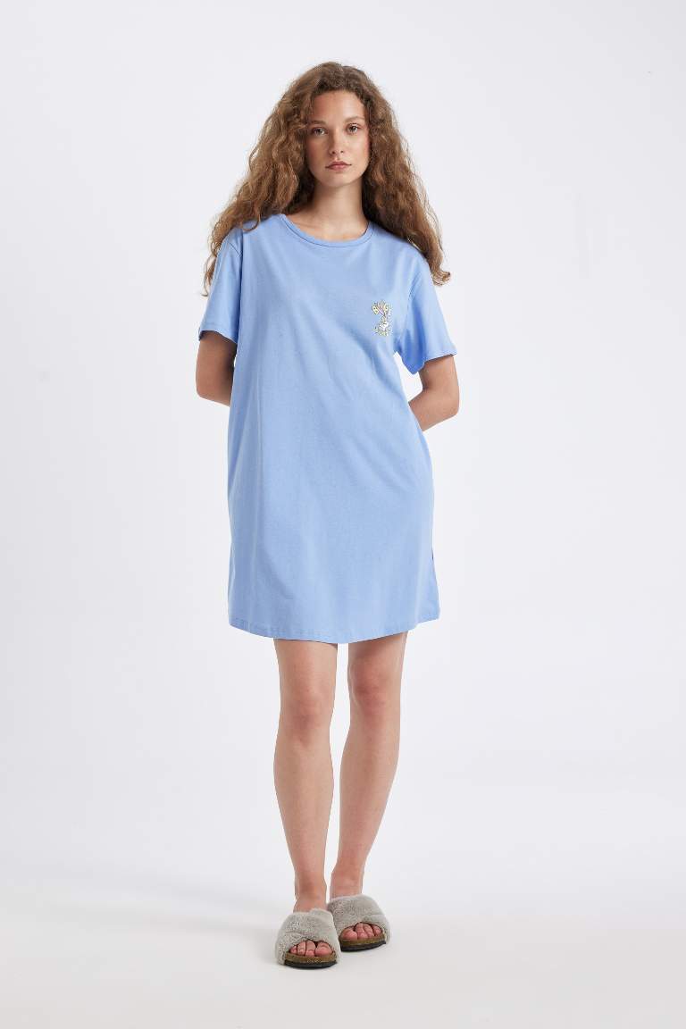 Fall in Love Looney Tunes Regular Fit Nightgown