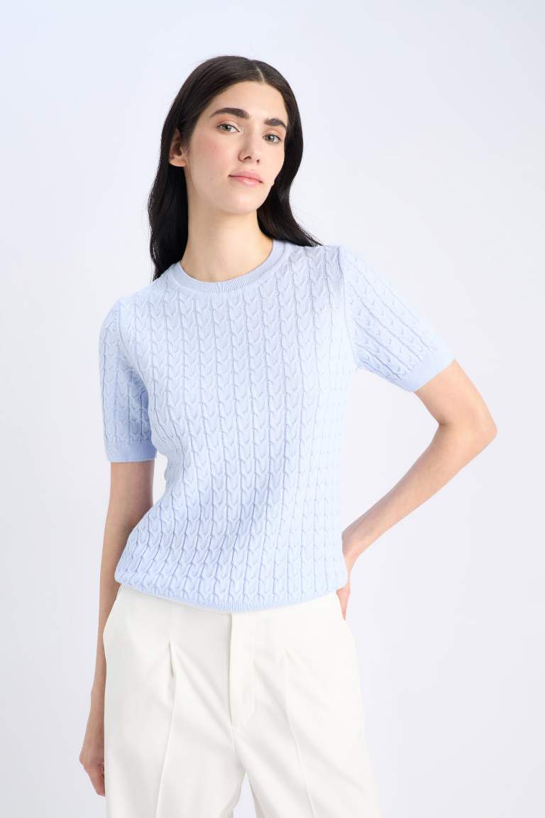 Pull en tricot à col rond et manches courtes Coupe régulière