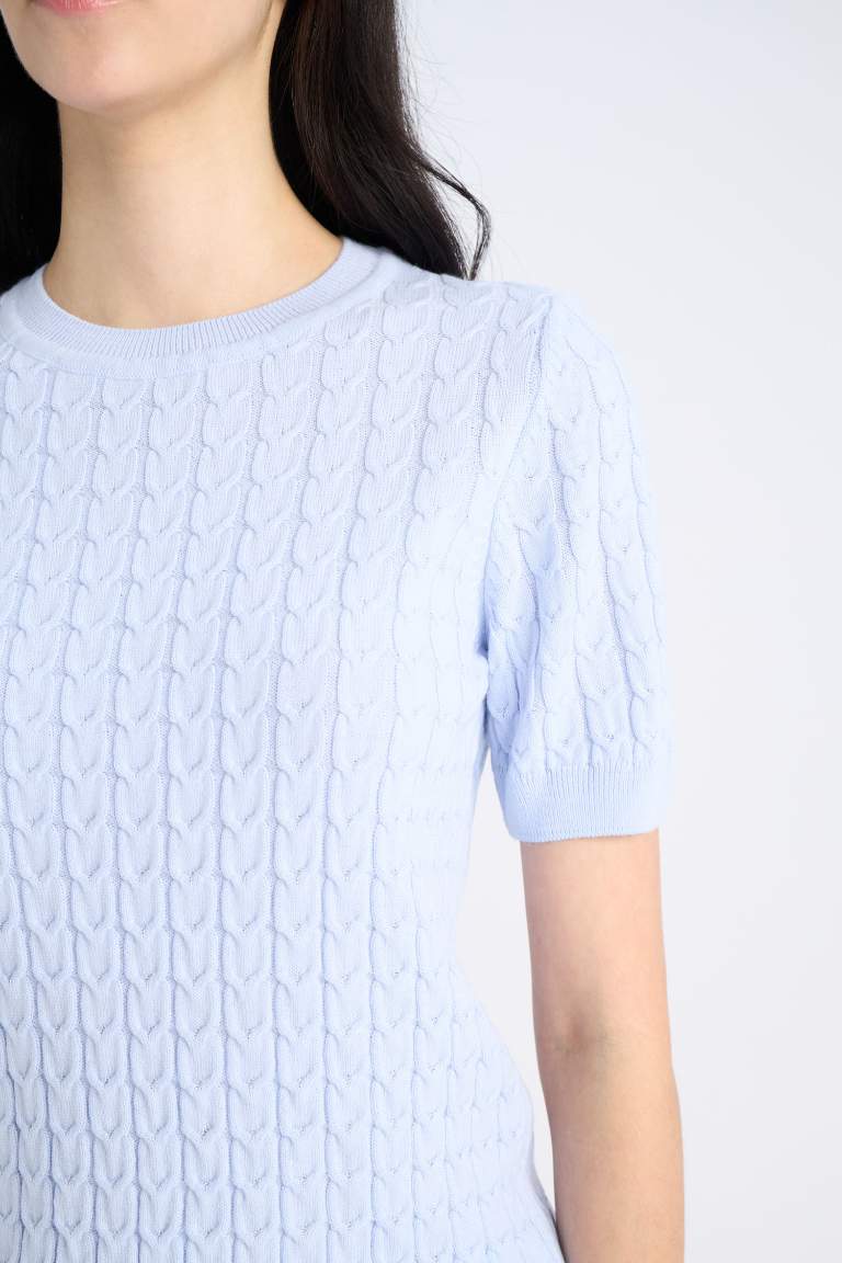 Pull en tricot à col rond et manches courtes Coupe régulière