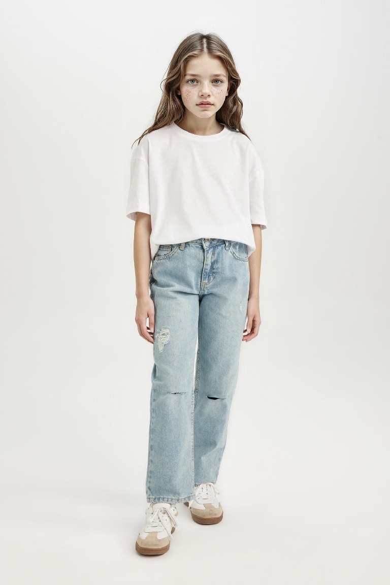 بنطلون جينز بناتي قصة مستقيمة وتفاصيل ممزقة