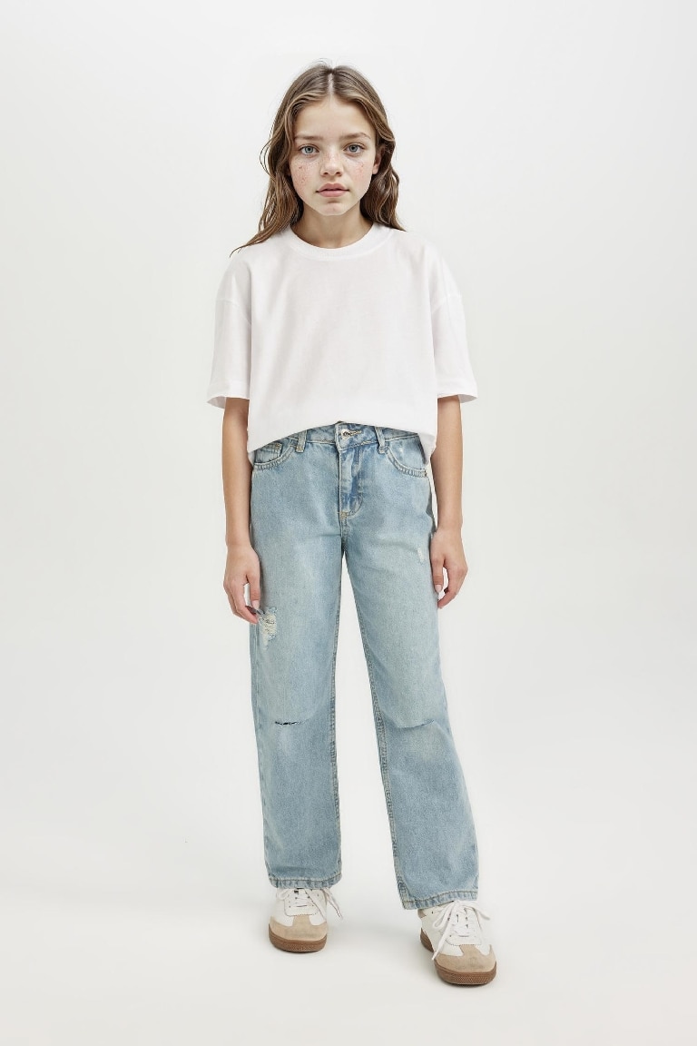 بنطلون جينز بناتي قصة مستقيمة وتفاصيل ممزقة