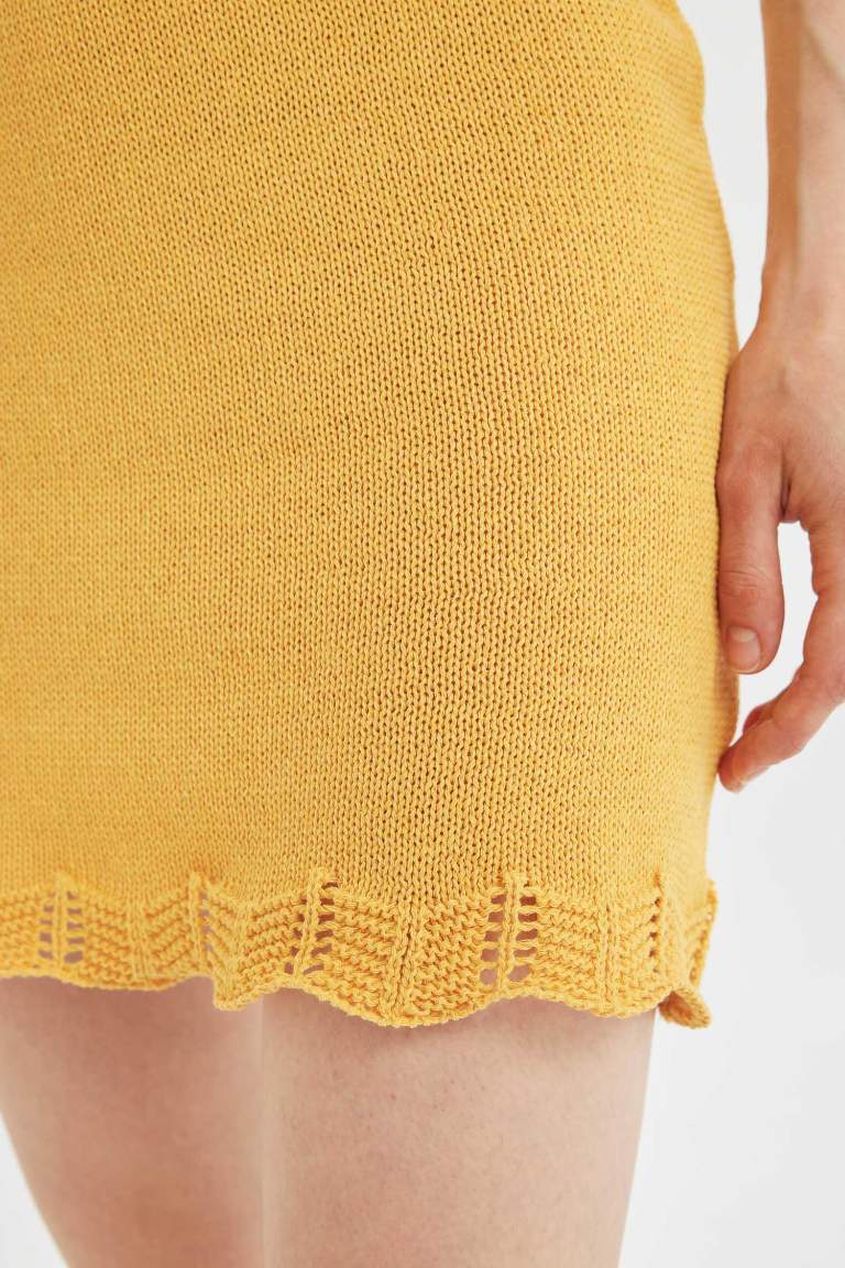 Slim Fit Crochet Mini Skirt