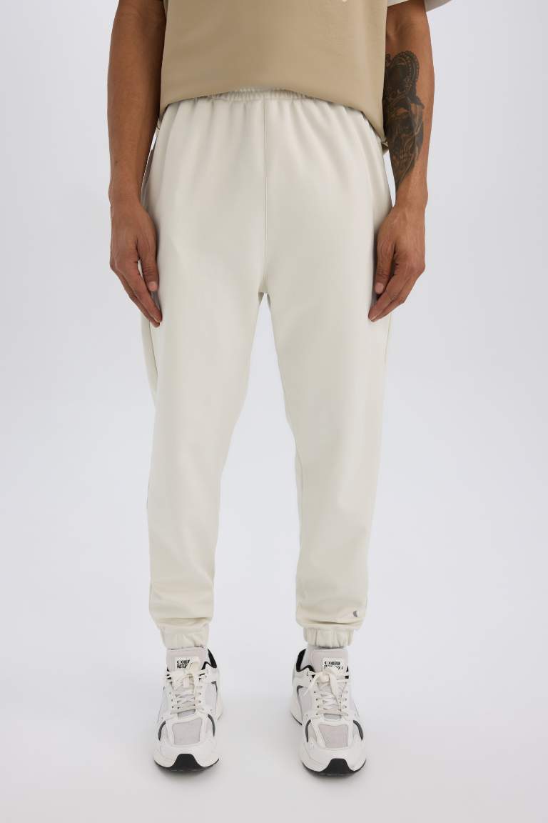 Standard Fit Jogger