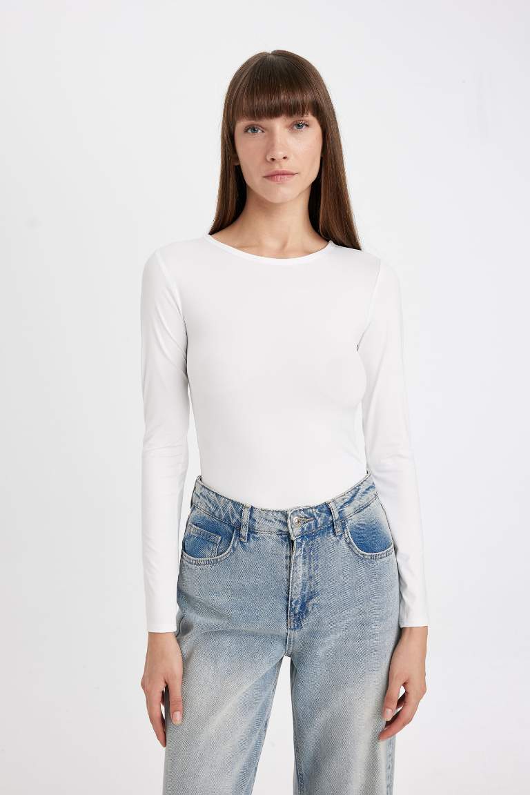 Beyaz Slim Fit Dar Kesim Bisiklet Yaka Basic Düz Uzun Kollu Tişört