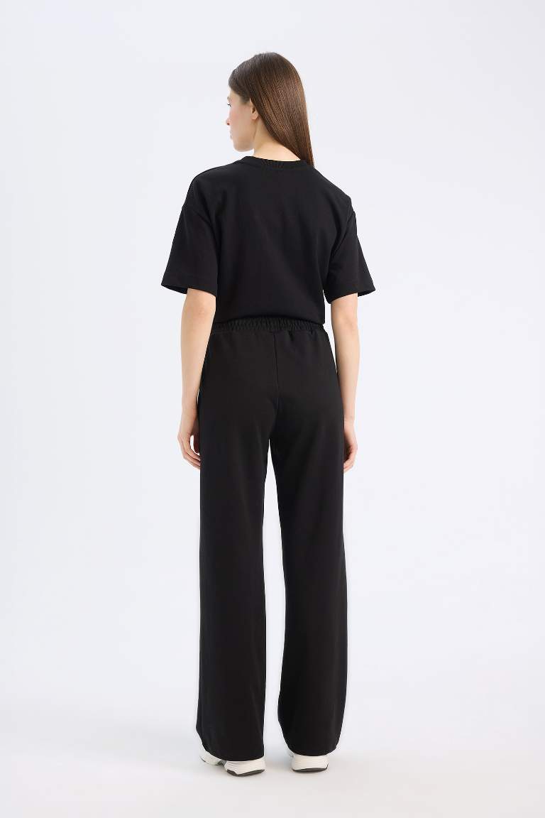 Straight Fit With Pockets Basic Trousers