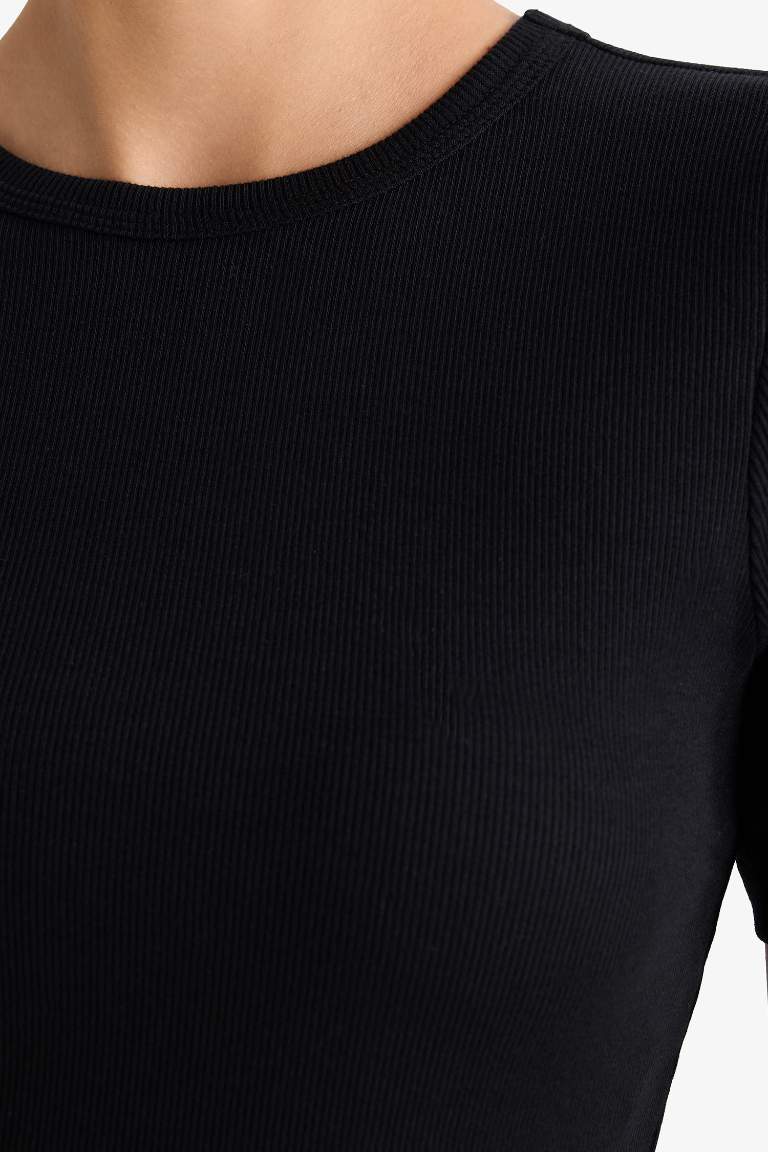 تيشيرت قصير سليم فيت برقبة دائرية وسادة ومضلع