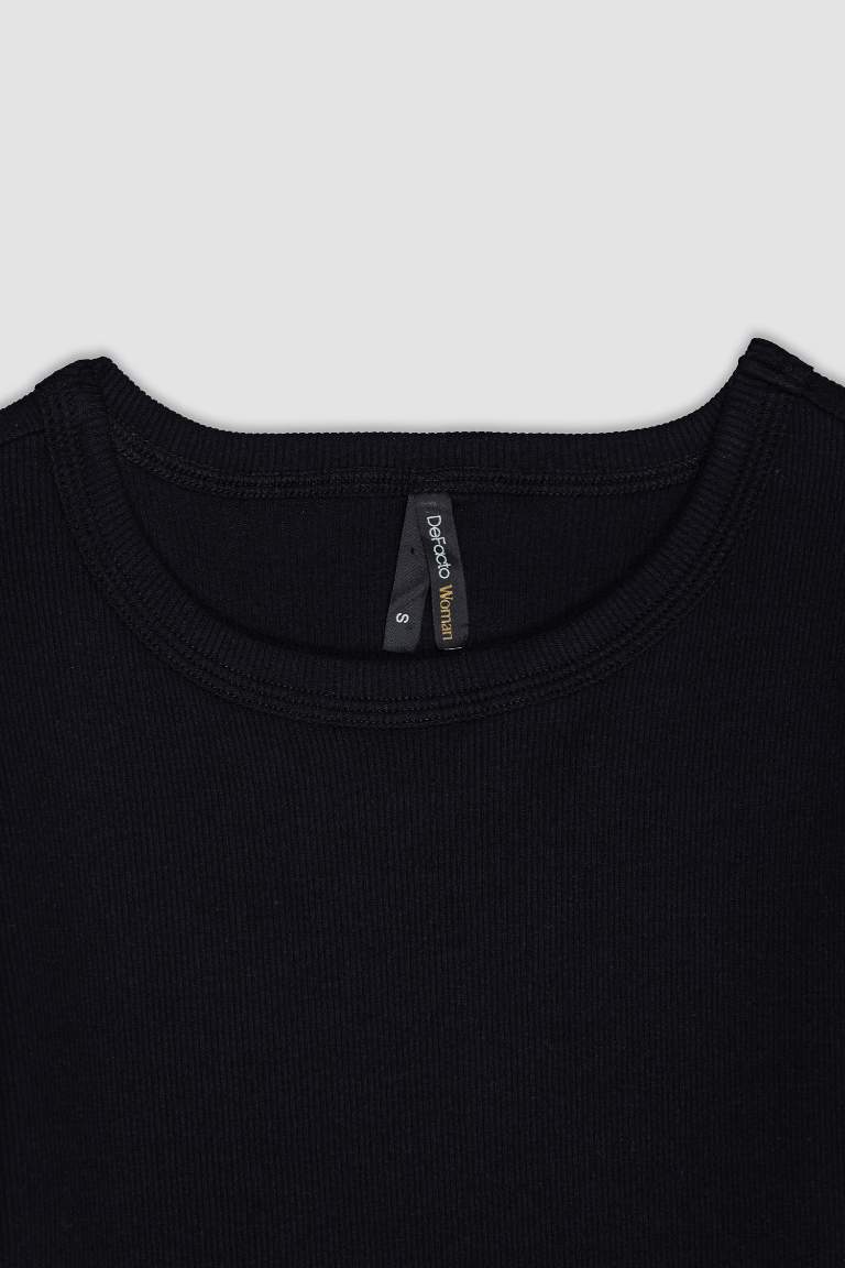 تيشيرت قصير سليم فيت برقبة دائرية وسادة ومضلع