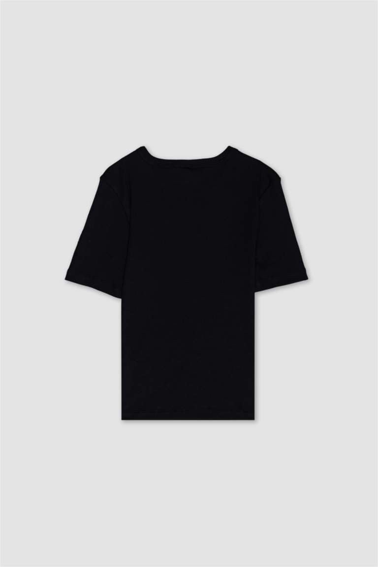 تيشيرت قصير سليم فيت برقبة دائرية وسادة ومضلع