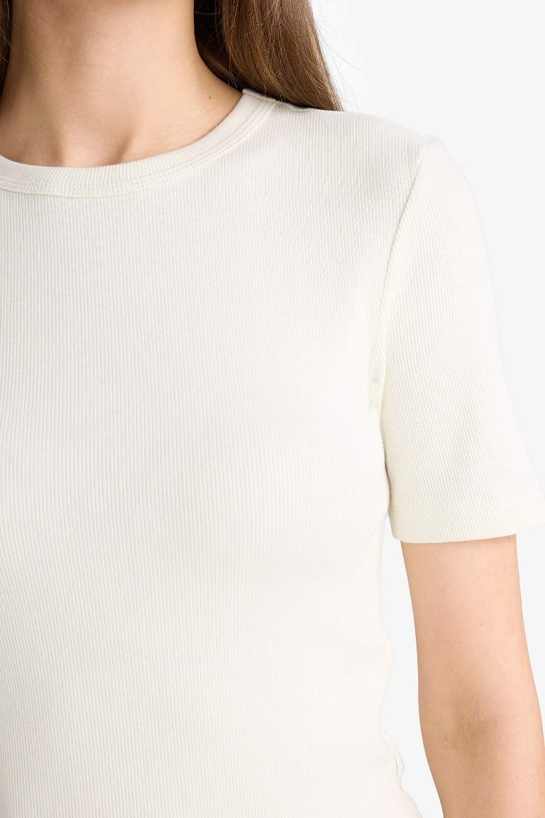 تيشيرت نص كم سليم فيت سادة بياقة مدورة مضلع