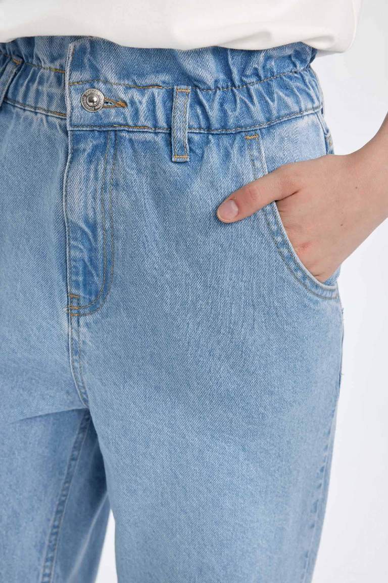Jean paperbag taille haute, coupe courte et délavée