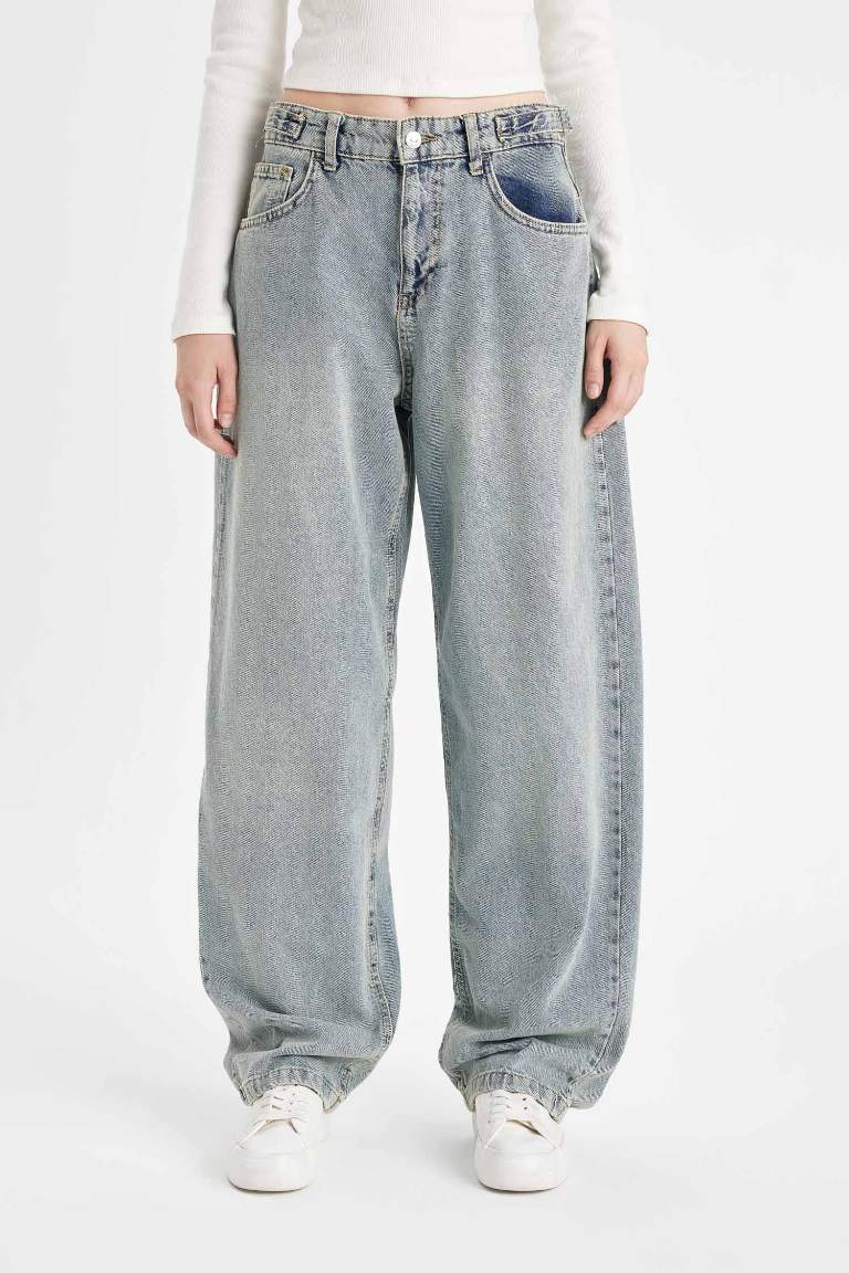 بنطلون جينز باجي فيت بخصر عالي