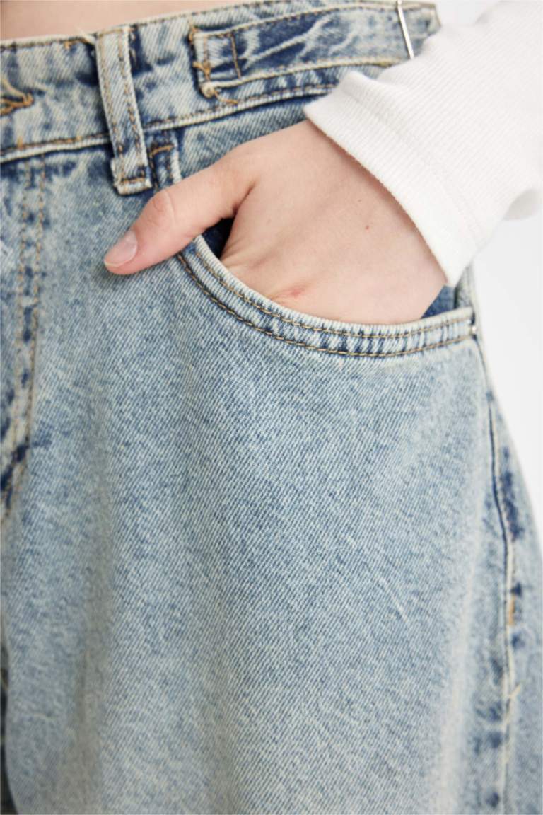 بنطلون جينز باجي فيت بخصر عالي