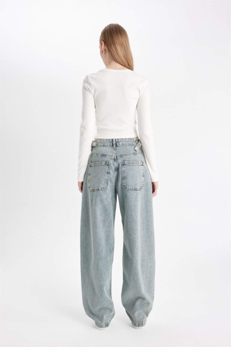 بنطلون جينز باجي فيت بخصر عالي