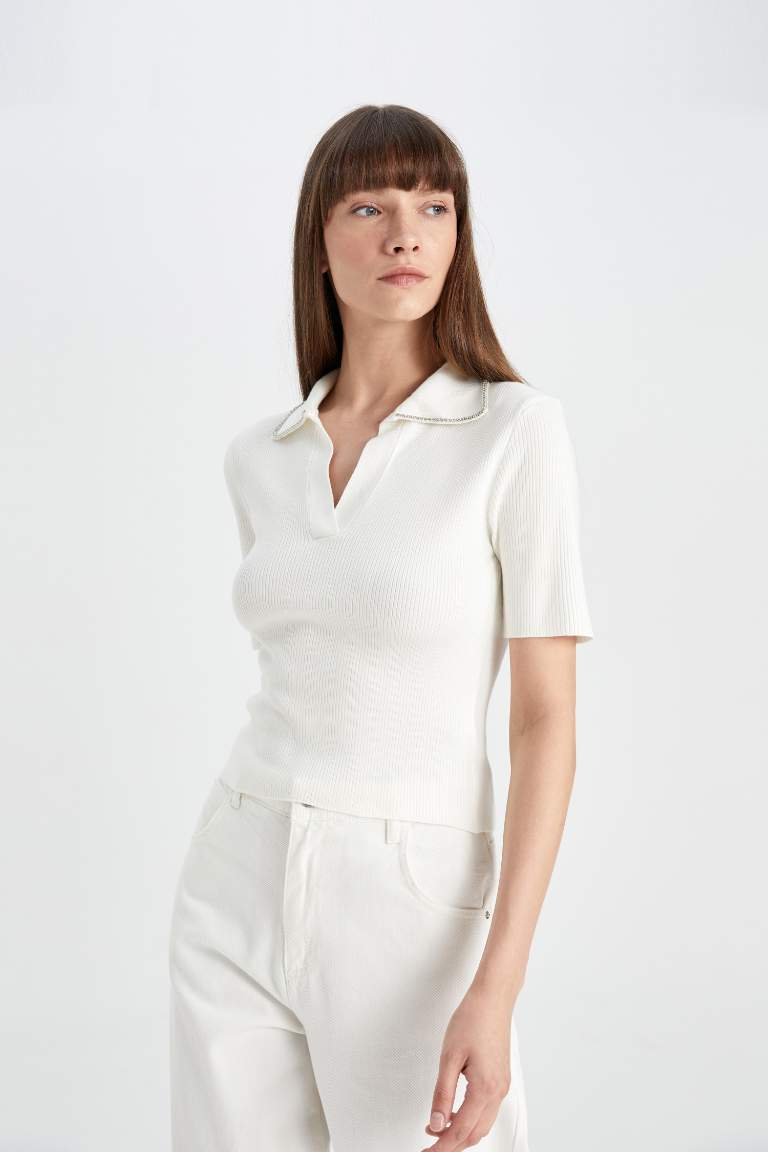 Fitted Polo Neck Ribbon T-Shirt