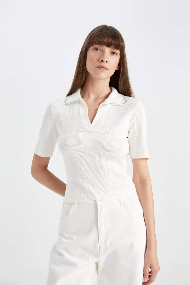 Fitted Polo Neck Ribbon T-Shirt