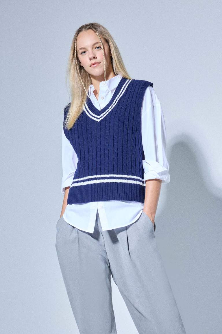 Coool Regular Fit V Yaka Saç Örgü Desenli Triko Süveter