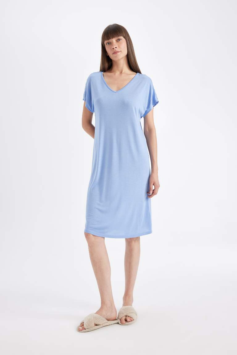 Fall in Love Regular Fit V Neck Viscose Nightgown