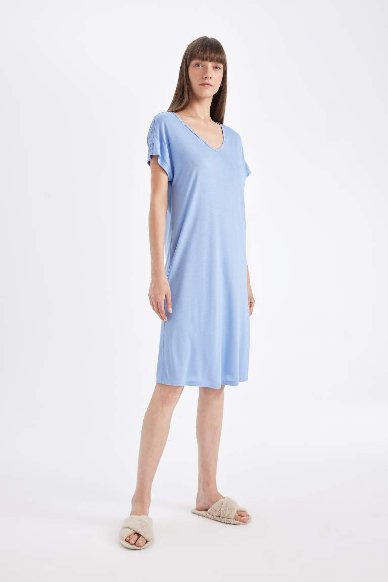 Fall in Love Regular Fit V Neck Viscose Nightgown