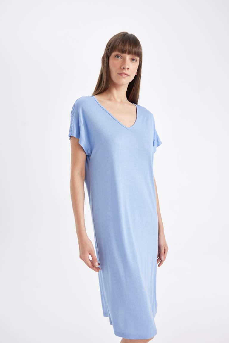 Fall in Love Regular Fit V Neck Viscose Nightgown