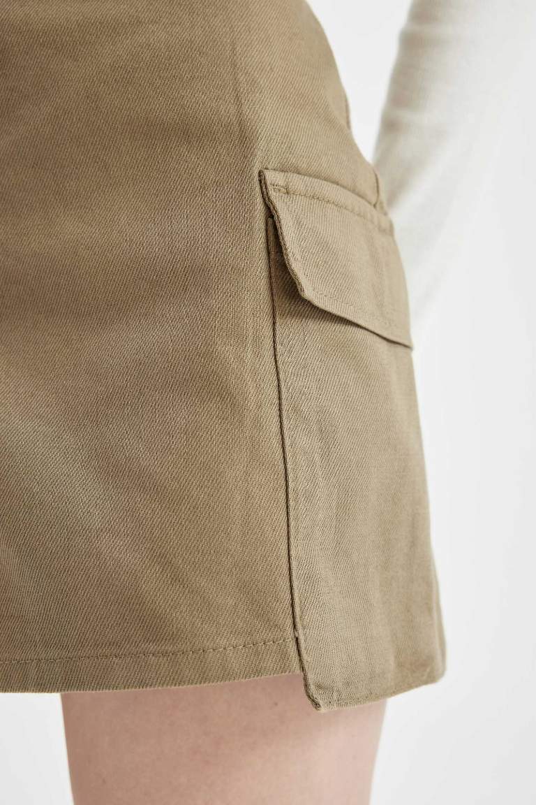 Short-jupe à coupe régulière Taille Normale en Gabardine