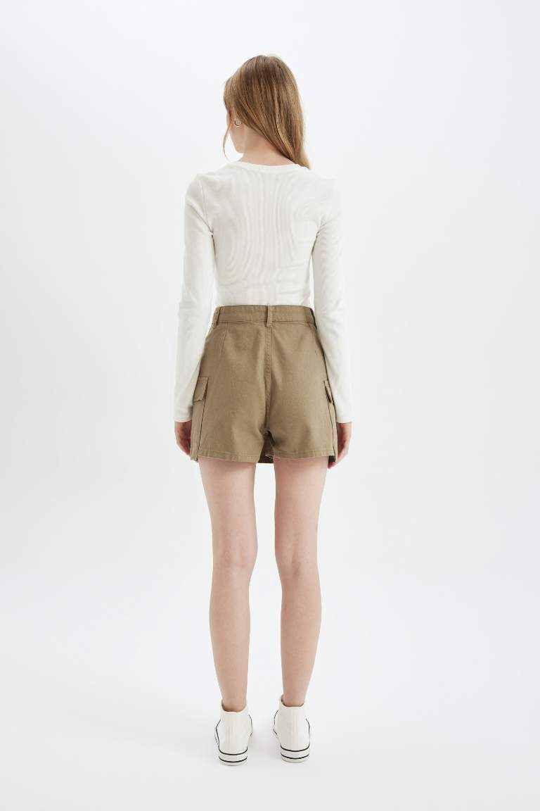 Short-jupe à coupe régulière Taille Normale en Gabardine