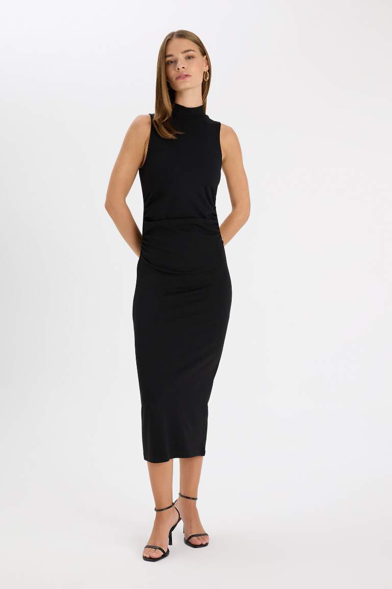 Robe longue noire sans manches à Demi-Col roulé