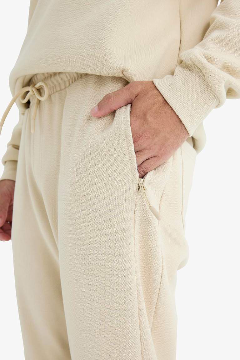 Узкий крой, спортивные штаны с карманами на молнии