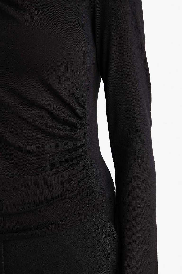 Slim Fit Dar Kesim Kayık Yaka Uzun Kollu Bluz