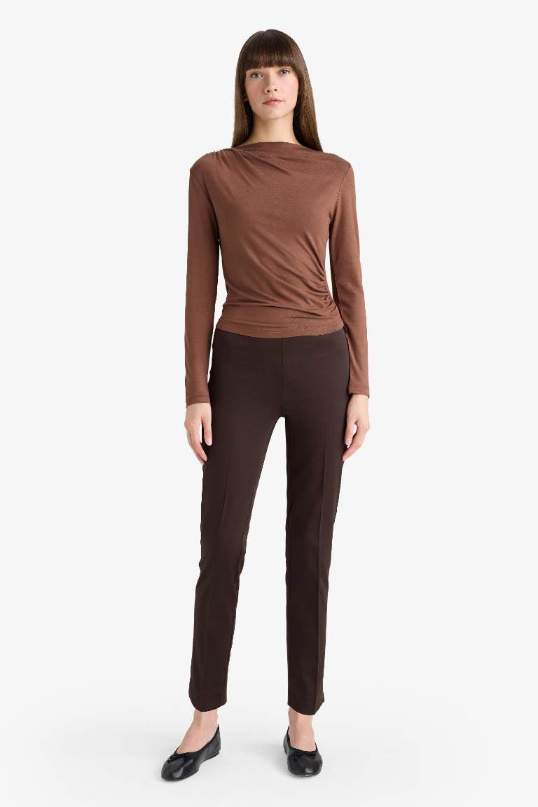Slim Fit Dar Kesim Kayık Yaka Uzun Kollu Bluz