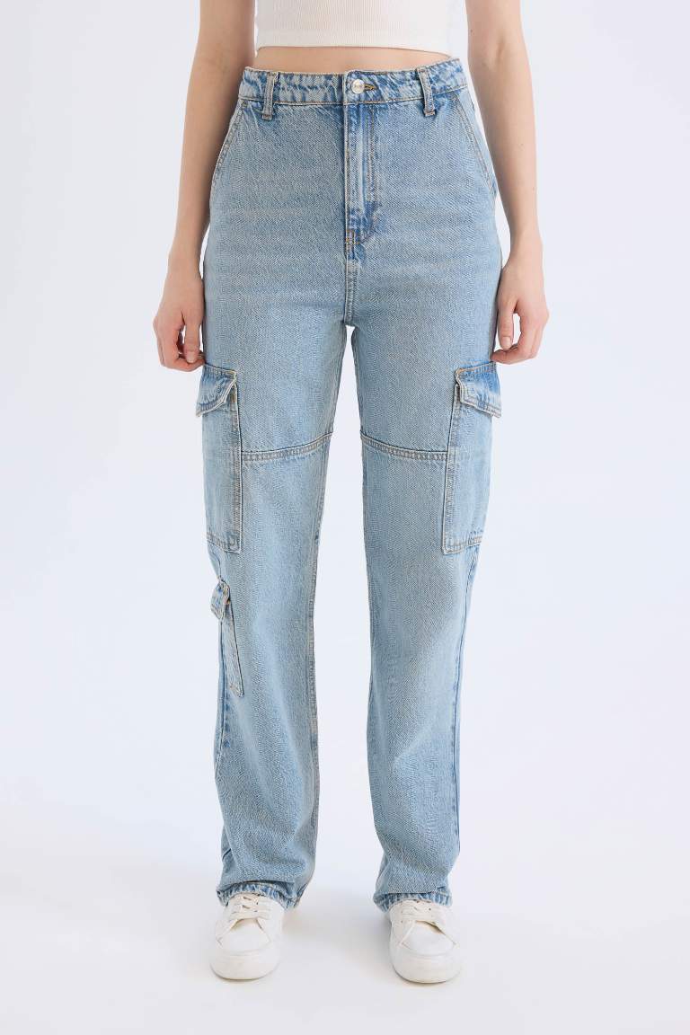 Pantalon Jean cargo large taille haute avec poches à effet délavé