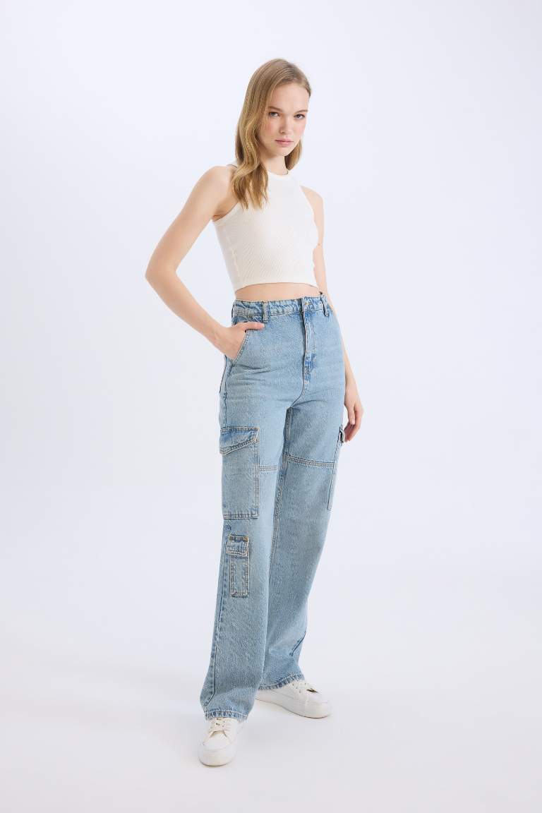 Pantalon Jean cargo large taille haute avec poches à effet délavé