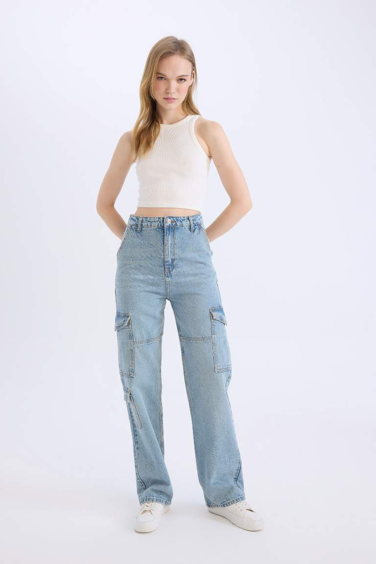 Pantalon Jean cargo large taille haute avec poches à effet délavé